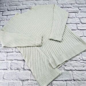 Simply Vera Vera Wang Light Cream Sweater Size Medium Ribbed Asymetrical Hem